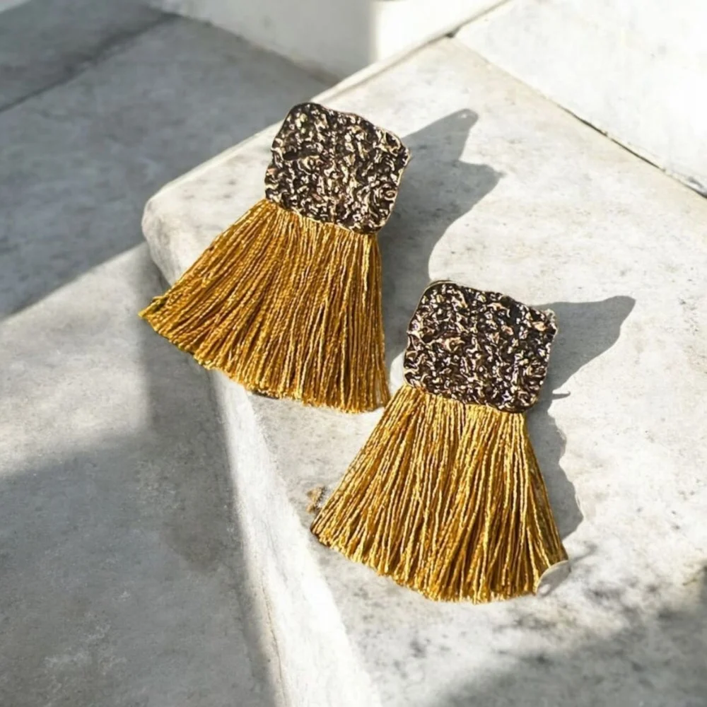 ▪️Textured tassel fringe earring